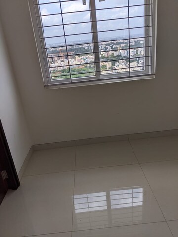 Room in 3 BHK Apartment at Honer Aquantis, Gopanpally – for Rent
