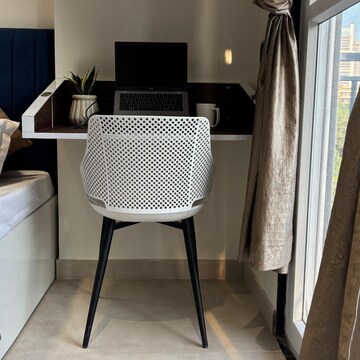 Living Room in 1 BHK Builder Floor at Mariners Home, Sector 56 – for Rent
