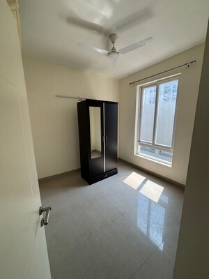Room in 2.5 BHK Apartment at Emaar Emerald Estate, Sector 65 – for Sale