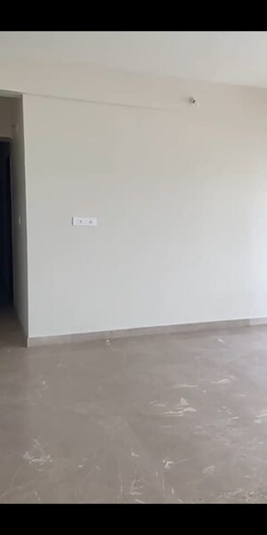 Room in 4 BHK Apartment at Sheth Montana, Mulund West – for Sale