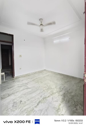 Room in 1 BHK Builder Floor at Saket – for Rent