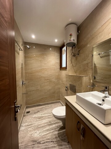 Bathroom in 3 BHK Builder Floor at Sushant Vyapaar Kendra, Dlf Phase iv – for Rent