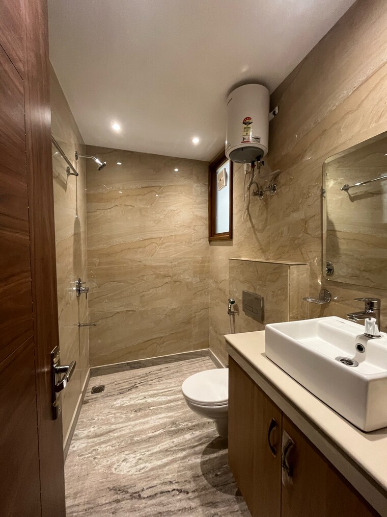 Bathroom, sushant-vyapaar-kendra 3 Bedroom 1754 Sq.Ft. Builder Floor In Dlf Phase iv Gurgaon 9294800