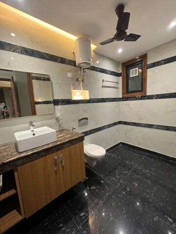 Kitchen in 3 BHK Builder Floor at Sushant Vyapaar Kendra, Dlf Phase iv – for Rent