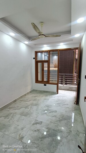 Room in 3 BHK Builder Floor at Govindpuri – for Sale