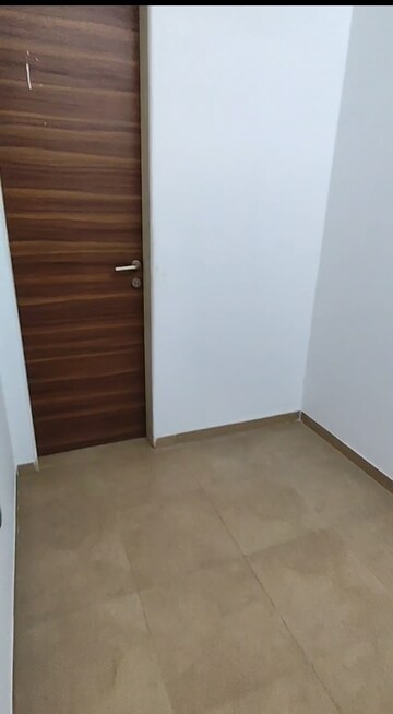 Room in 3.5 BHK Apartment at Nahar Barberry Bryony, Chandivali – for Rent