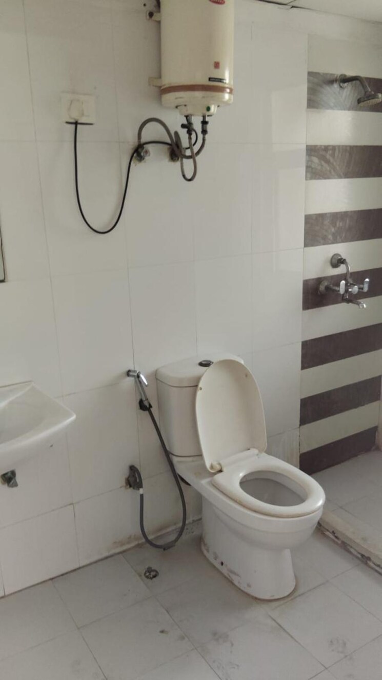 Bathroom, gaur-sportswood 3 Bedroom 916 Sq.Ft. Apartment In Sector 79 Noida 9294871