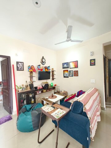 Living Room in 4 BHK Apartment at Amrapali Eden Park, Sector 50 – for Rent
