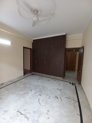 Room in 3 BHK Builder Floor at Sector 56 – for Rent
