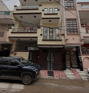 6+ BHK Independent House For Sale in Model Town Phase 2