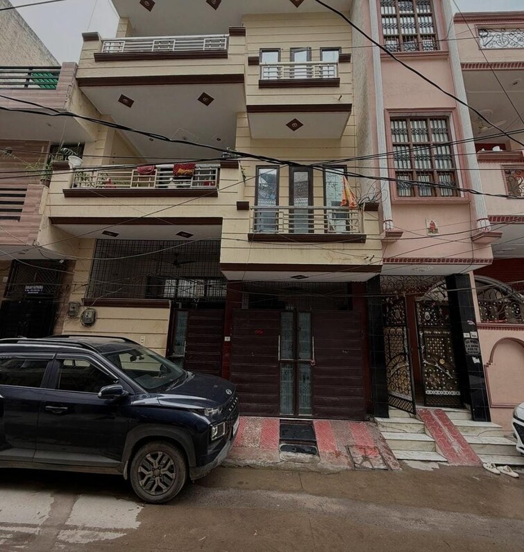 Cover Image, model town phase 2 6+ Bedroom 272 Sq.Yd. Independent House In Model Town Phase 2 Delhi 9294925