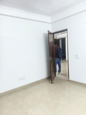 Room in 2 BHK Builder Floor at Saket – for Rent