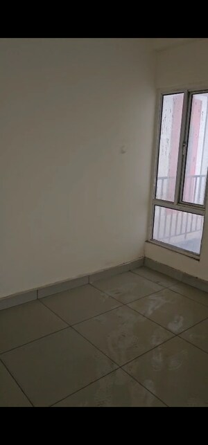 Room in 3 BHK Apartment at Panchsheel Hynish, Sector 1 Greater Noida – for Sale