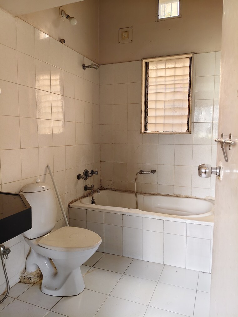 Bathroom, kumar-sophronia 3 Bedroom 1503 Sq.Ft. Apartment In Kalyani Nagar Pune 9295040