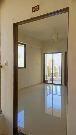 Room in 2 BHK Apartment at Omnium Royal, Nana Chiloda – for Rent