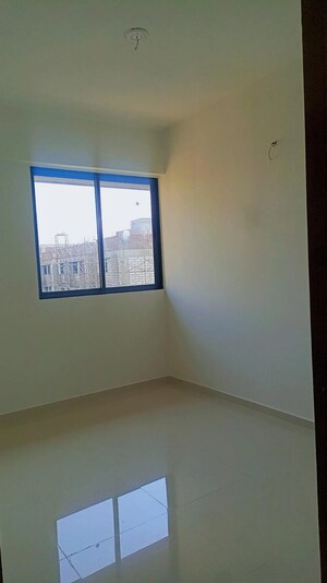 Room in 2 BHK Apartment at Omnium Royal, Nana Chiloda – for Rent