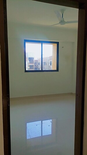 Room in 2 BHK Apartment at Omnium Royal, Nana Chiloda – for Rent