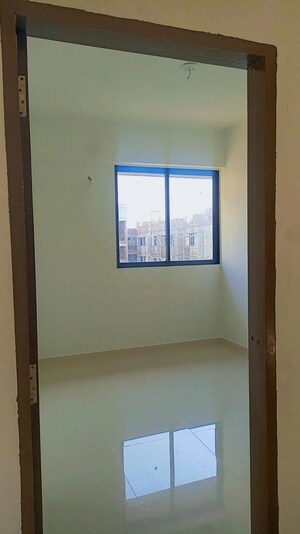 Room in 2 BHK Apartment at Omnium Royal, Nana Chiloda – for Rent