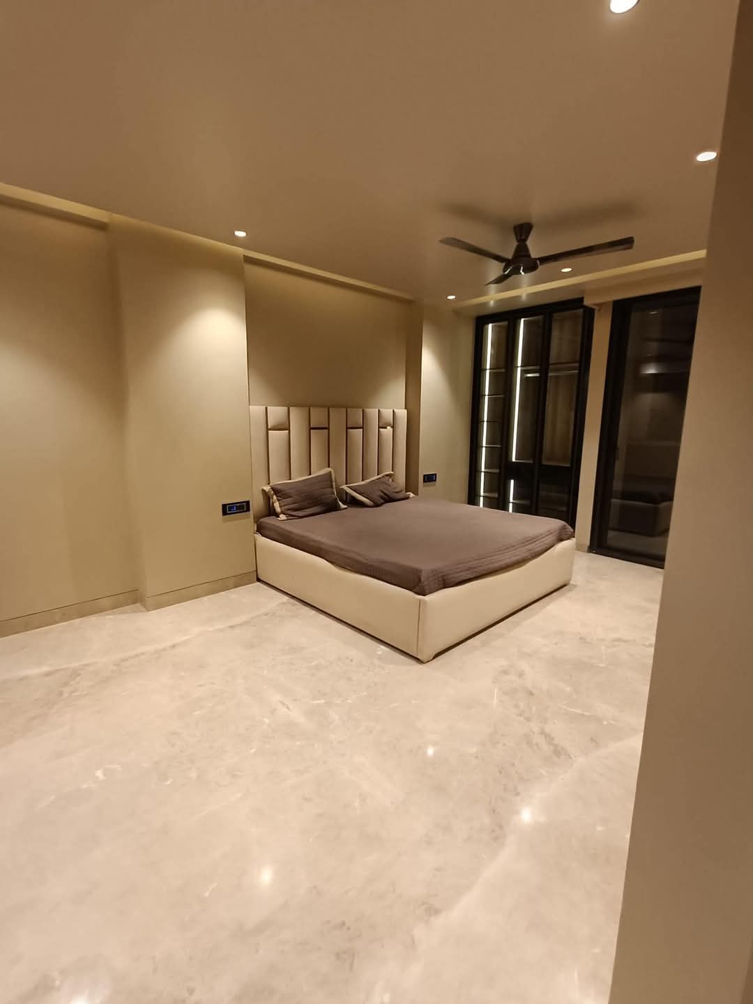 1 RkBuilder Floor For Rent in DLF Cyber SEZ