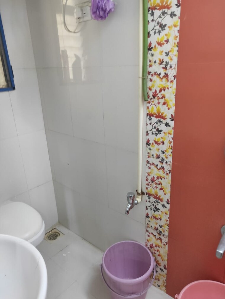 Bathroom, kachnar-chs-vasant-vihar 2 Bedroom 680 Sq.Ft. Apartment In Vasant Vihar Thane 9295085