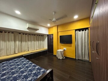 Bedroom in 2 BHK Apartment at Woodland Apartment, Andheri West – for Rent