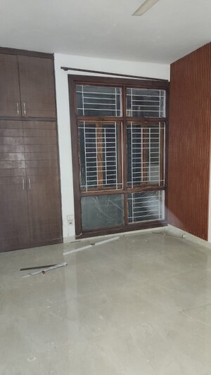 Room in 3 BHK Builder Floor at Sushant Lok 2, Sector 57 – for Sale