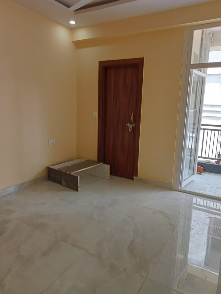 Room, sector 1 2 Bedroom 1050 Sq.Ft. Builder Floor In Sector 1 Noida 9295102