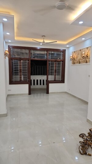 Room in 3 BHK Builder Floor at Sushant Lok 2, Sector 57 – for Sale