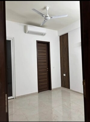 Room in 3 BHK Apartment at Smart World Orchard, Sector 61 – for Rent