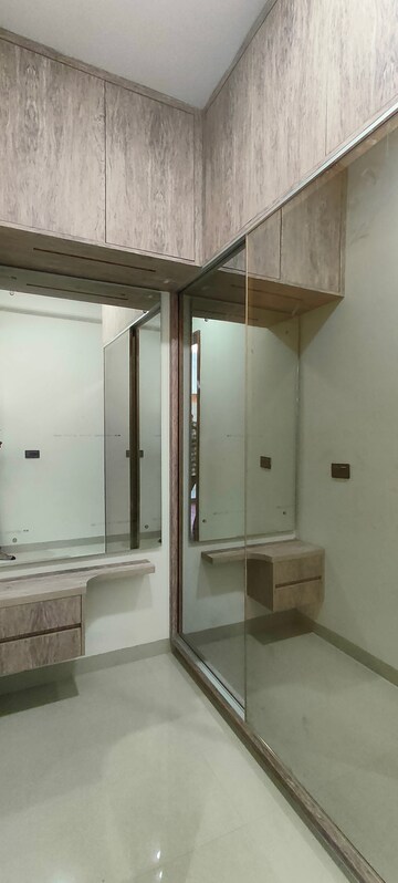 Building Lobby in 4 BHK Builder Floor at Unitech South City 1, South City 1 – for Rent