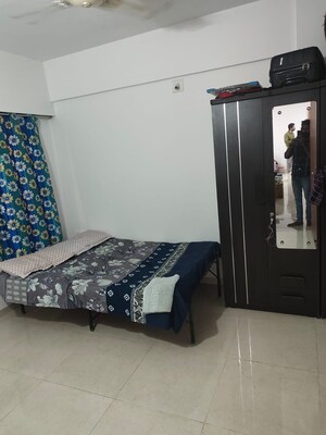 Bedroom in 2 BHK Apartment at Memnagar – for Rent