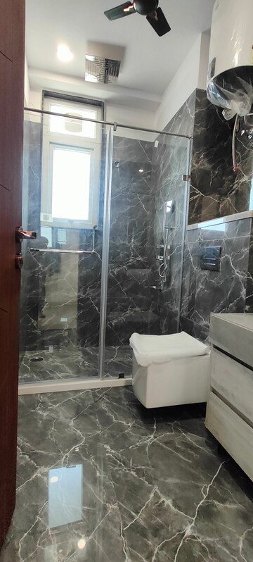 Bathroom in 4 BHK Builder Floor at Unitech South City 1, South City 1 – for Rent