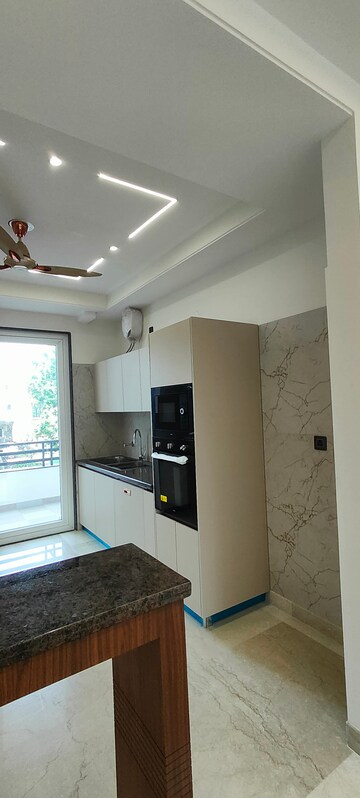 Furnished Amenities in 4 BHK Builder Floor at Unitech South City 1, South City 1 – for Rent