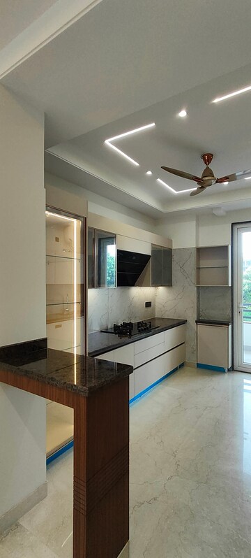 Kitchen in 4 BHK Builder Floor at Unitech South City 1, South City 1 – for Rent