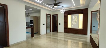 Room in 4 BHK Builder Floor at Unitech South City 1, South City 1 – for Rent