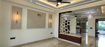 Furnished Amenities in 4 BHK Builder Floor at Unitech South City 1, South City 1 – for Rent