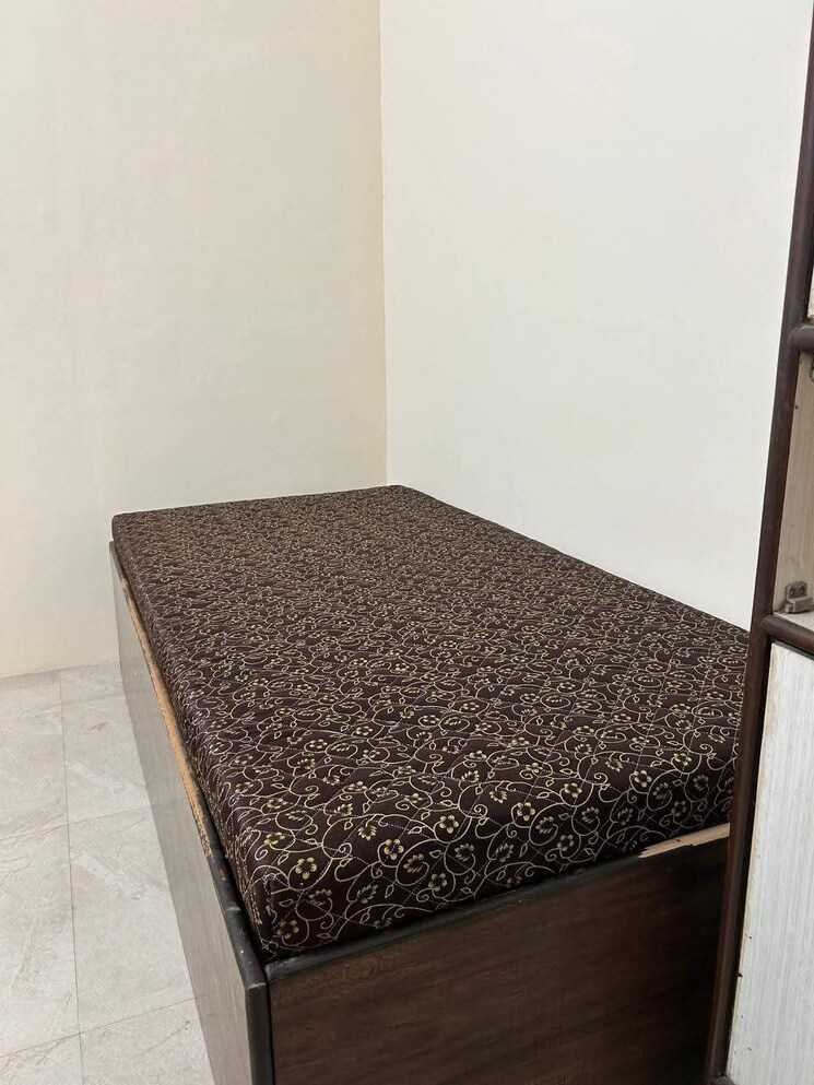 Bedroom, andheri east Pg For Boys In Andheri East 9295123