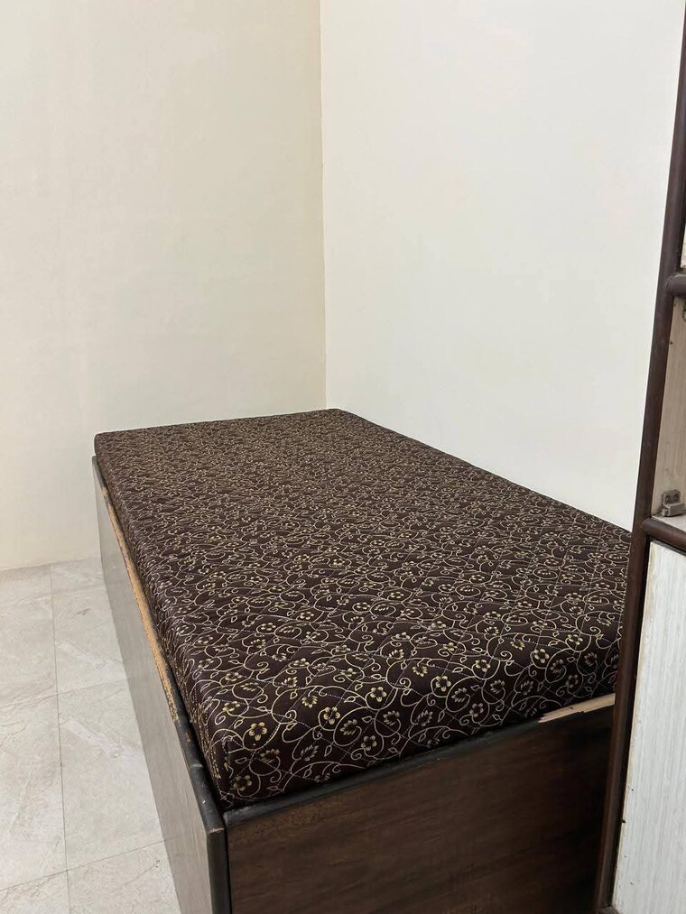 Bedroom, andheri east Pg For Boys In Andheri East 9295123