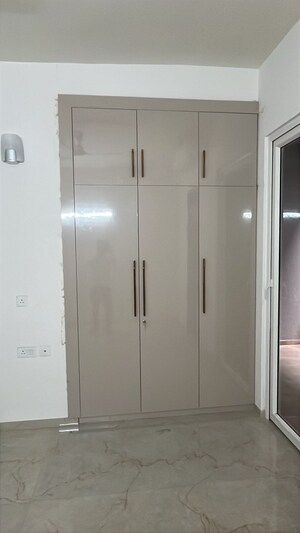 Building Lobby in 3 BHK Apartment at Smart World Orchard, Sector 61 – for Rent