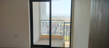 Room in 2 BHK Apartment at Amrapali Dream Valley, Tech Zone 4 Greater Noida – for Sale