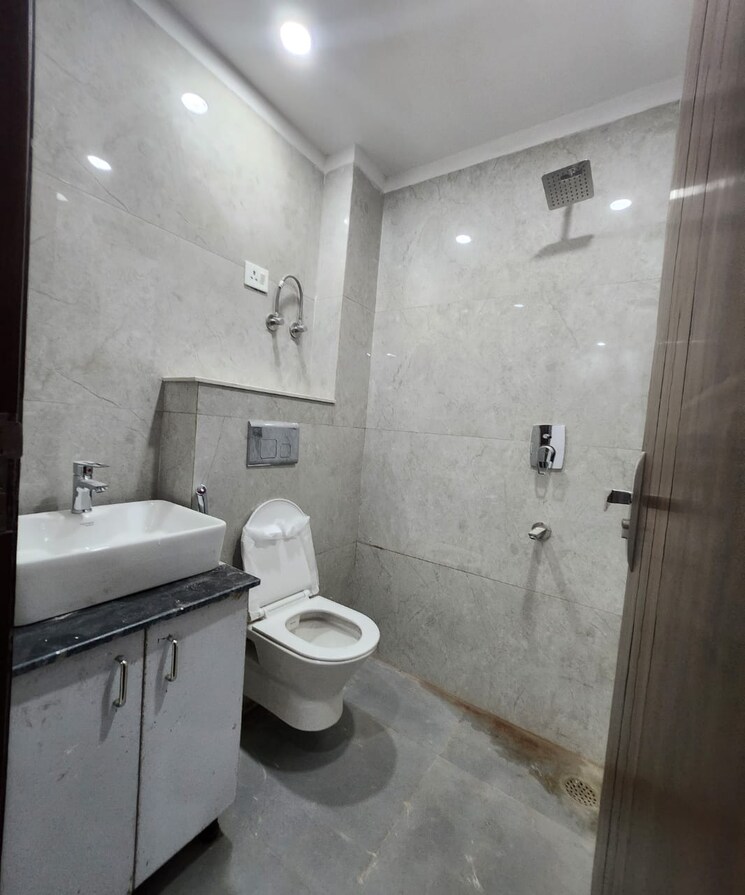Bathroom, saket 2 Bedroom 809 Sq.Ft. Builder Floor In Saket Delhi 9295144