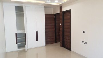 Room in 2 BHK Apartment at Bandra West – for Rent