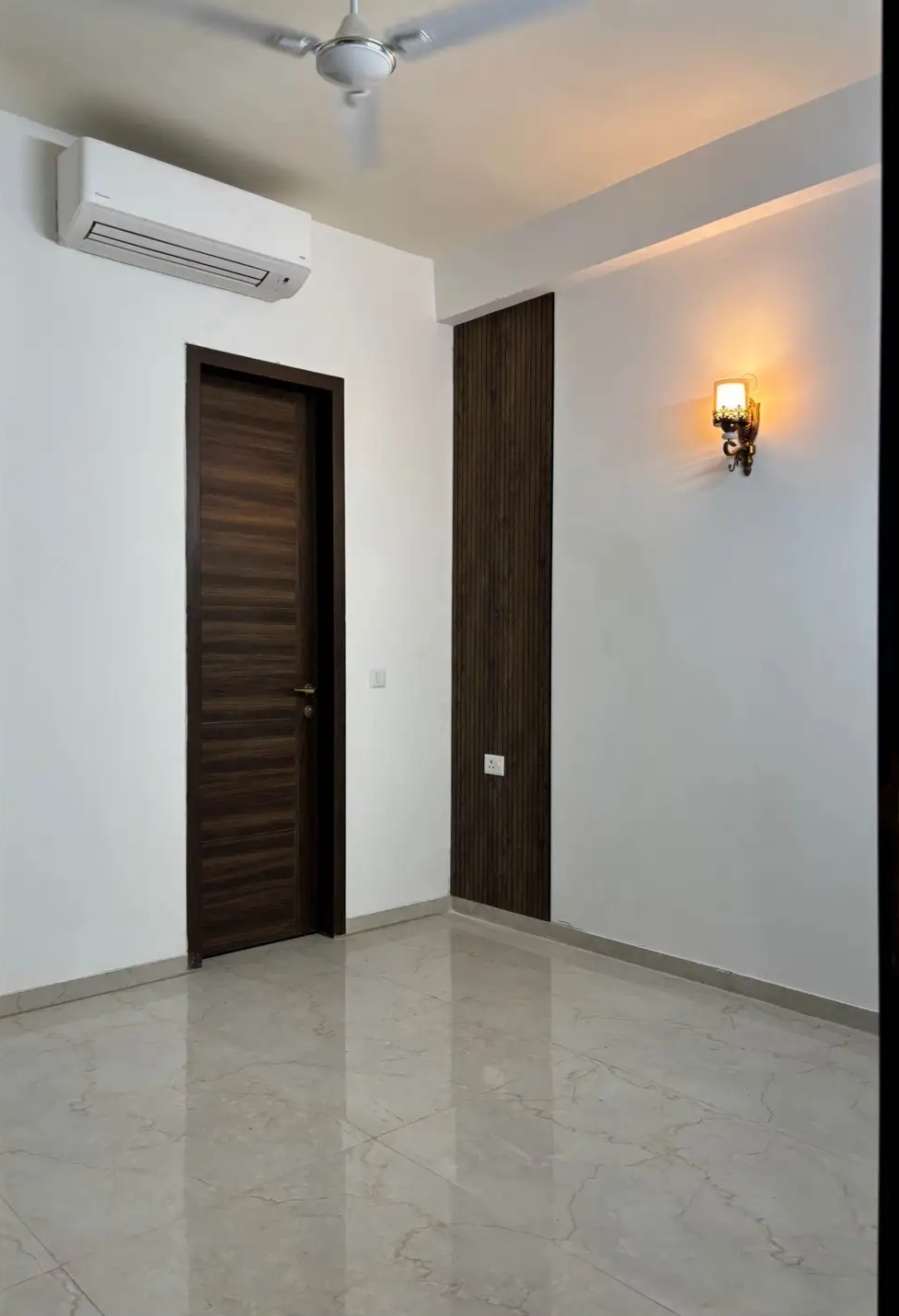 3 BHK + Servant Room Apartment For Rent in Smart World Orchard