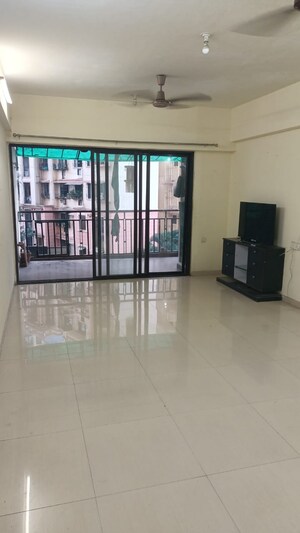 Room in 3 BHK Apartment at Lodha Paradise, Majiwada – for Rent