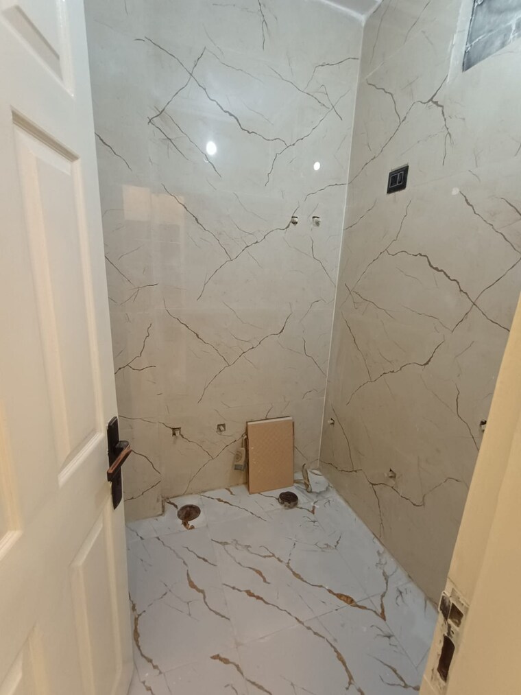 Bathroom, vasundhara sector 5 2 Bedroom 850 Sq.Ft. Builder Floor In Vasundhara Sector 5 Ghaziabad 9295203