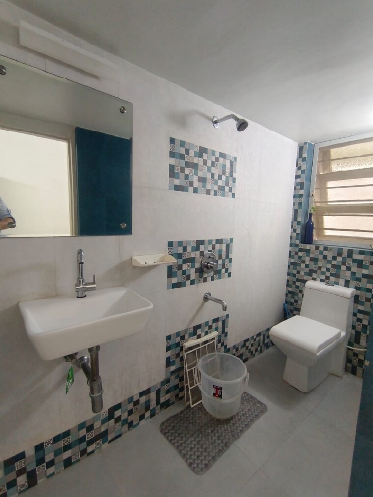 Bathroom, bandra west 2 Bedroom 750 Sq.Ft. Apartment In Bandra West Mumbai 9295199