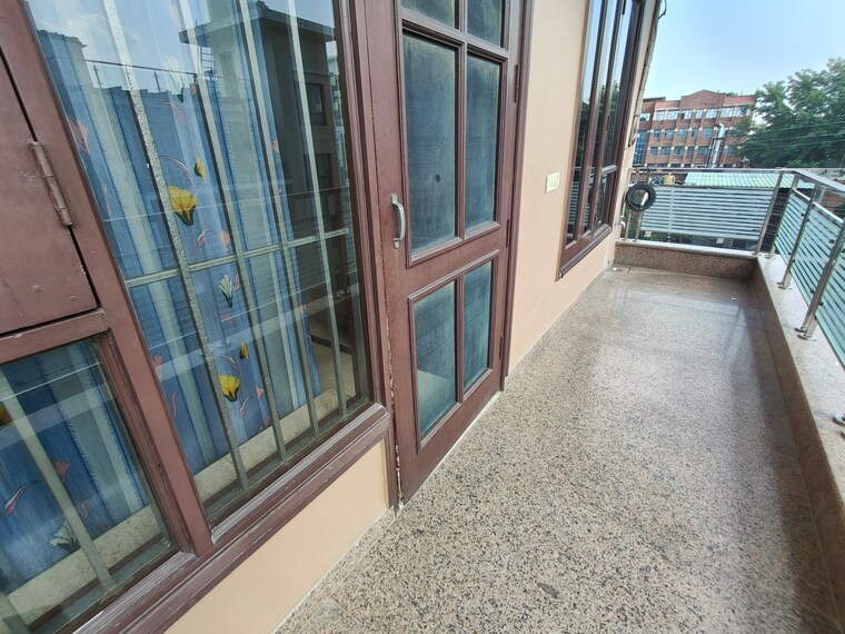 Balcony, rwa-residential-society-sector-46 3 Bedroom 1750 Sq.Ft. Builder Floor In Sector 46 Gurgaon 9295216