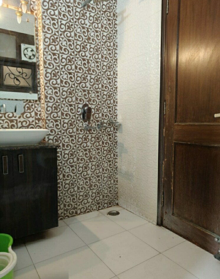Bathroom, east patel nagar 2 Bedroom 1230 Sq.Ft. Builder Floor In East Patel Nagar Delhi 9295289