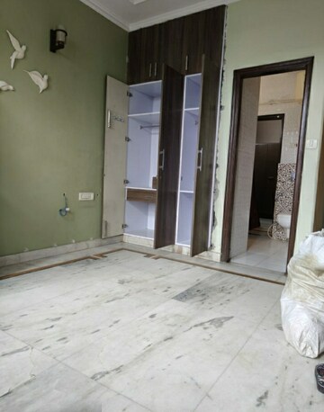 Room in 2 BHK Builder Floor at East Patel Nagar – for Rent