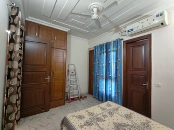 Room in 3 BHK Builder Floor at RWA Residential Society Sector 46, Sector 46 – for Rent
